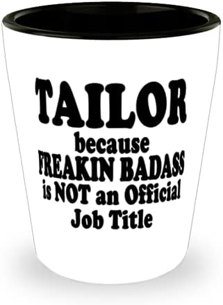 Tailor because Freakin' Badass Resmi bir İş Unvanı değil-Komik Seramik Shot Glass-Terzi için harika