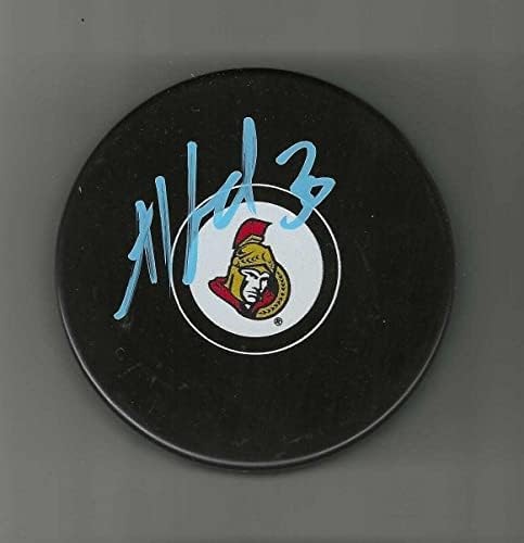 Andrew Hammond, Ottawa Senatörlerinin Puck İmzalı NHL Disklerini İmzaladı