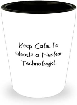 Faydalı Nükleer teknoloji uzmanı Shot Glass, Sakin Ol, Ben (neredeyse) bir Nükleer Teknoloji Uzmanıyım, Meslektaşlarına Sevgi, Mezuniyet